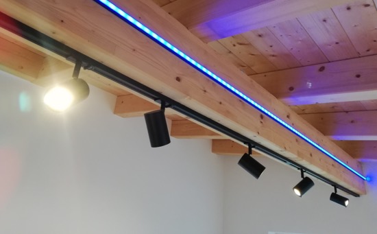 Smart Home mit moderner LED Beleuchtung, 3phasen Schiene und RGBW Stripe